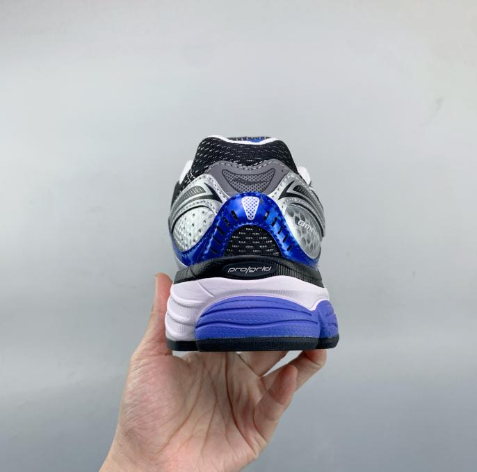 Saucony ProGrid Omni 9 Comfortable Running Shoes