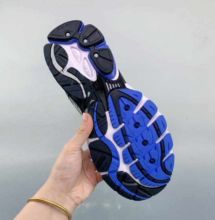 Saucony ProGrid Omni 9 Comfortable Running Shoes
