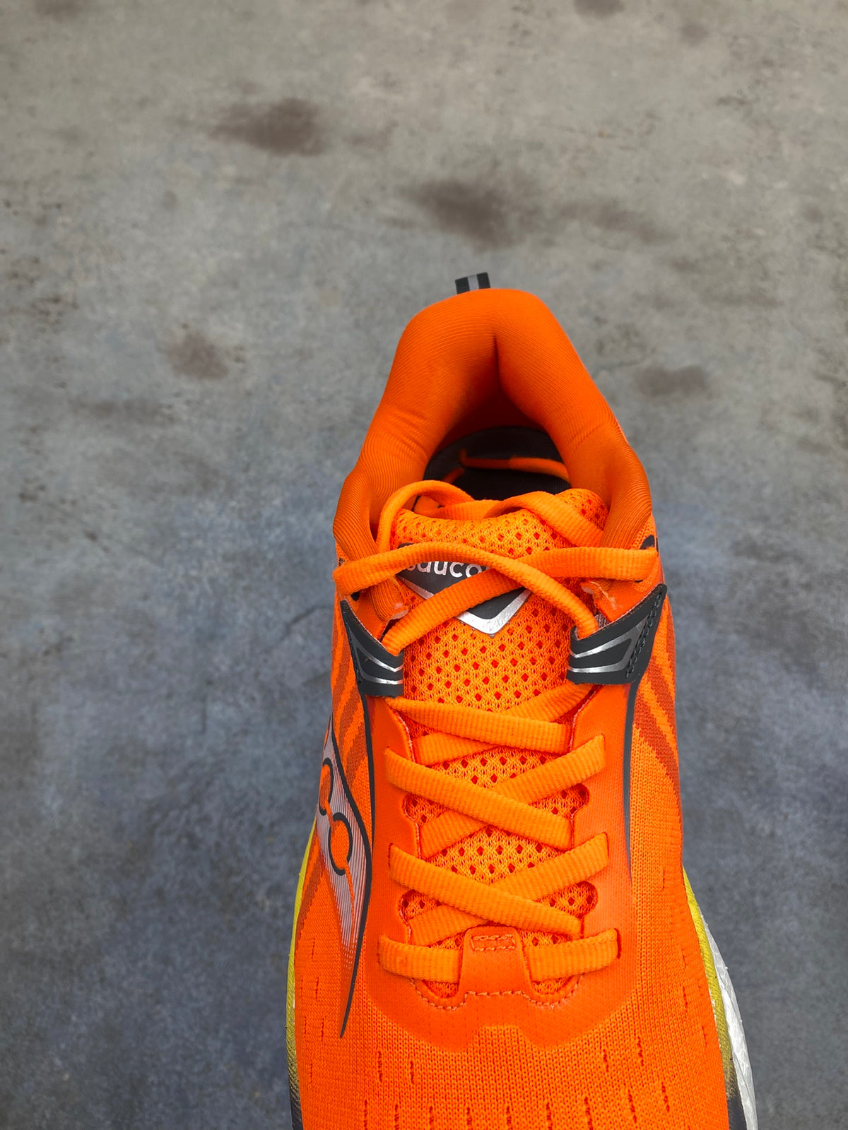 Saucony Triumph 22 Thick-Soled Casual Running Shoes