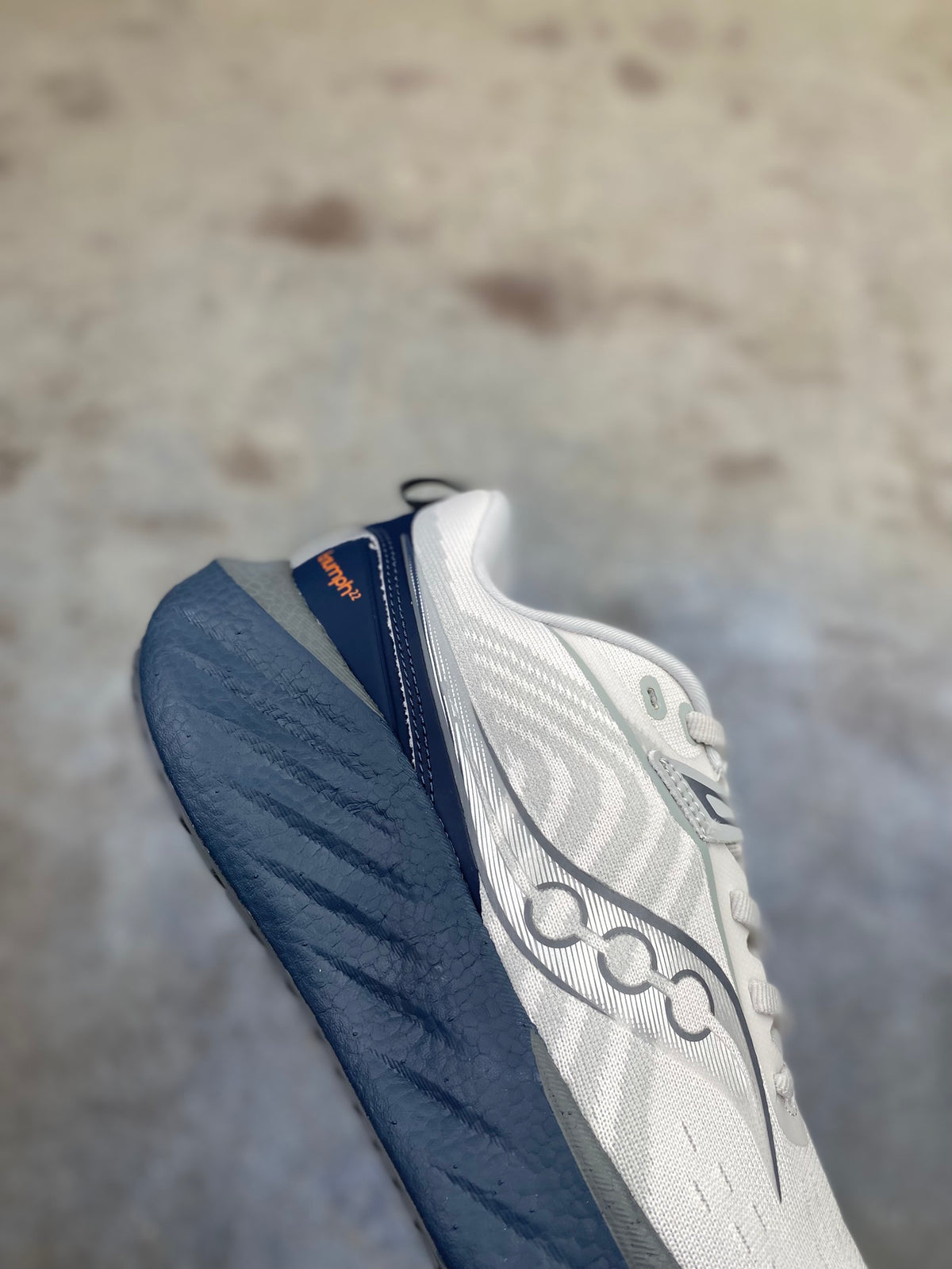 Saucony Triumph 22 Thick-Soled Casual Running Shoes
